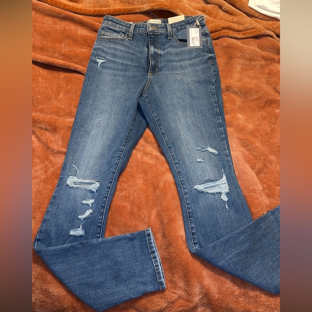 NWT Women’s Distressed Blue Denim Jeans 10L